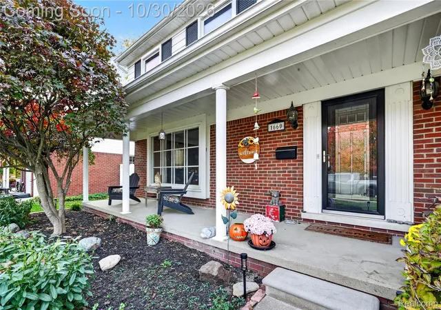 Photo 2 of Single family home for sale at 1660 Edsel St, Trenton, MI 48183 | MLS# 20261086244 | Listing updated on 2026-10-30
