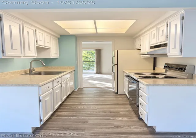 Photo 3 of Condo for sale at 1465 Oakbrook E, Rochester Hills, MI 48307 | MLS# 20261086272 | Listing updated on 2026-10-31