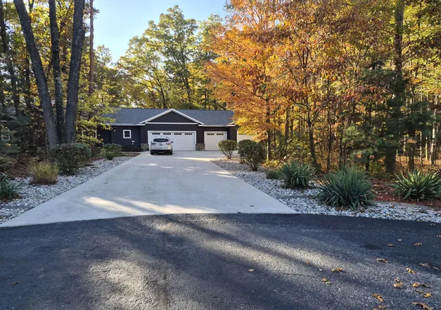 Photo 2 of Single family home for sale at 11205 Discovery Woods Dr, Greenville, MI 48838 | MLS# 65026056688 | Listing updated on 2026-10-29