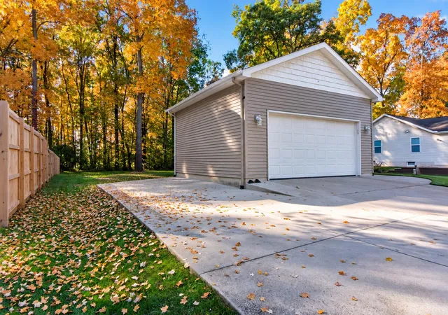 Photo 2 of Single family home for sale at 7695 El Cajon Ln, Jackson, MI 49201 | MLS# 55026056718 | Listing updated on 2026-10-30