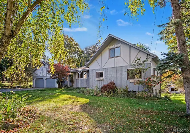 Photo 1 of Single family home for sale at 210 Short St SE, Caledonia, MI 49316 | MLS# 20261086334 | Listing updated on 2026-10-26