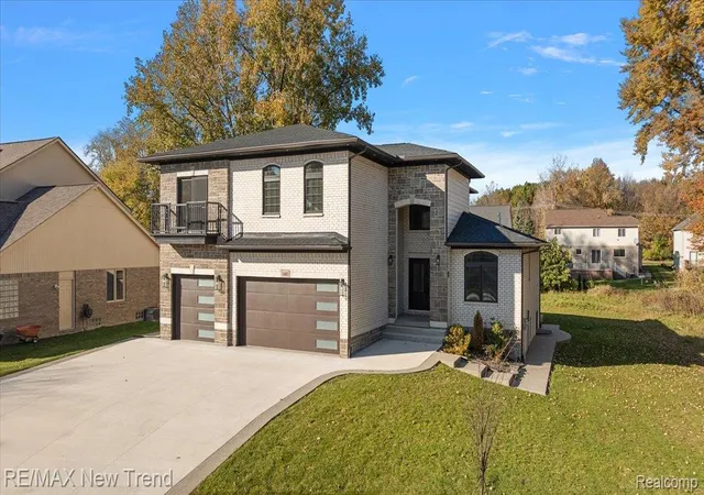 Photo 2 of Single family home for sale at 1683 Delta Dr, Troy, MI 48085 | MLS# 20261086353 | Listing updated on 2026-10-29