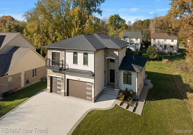 Photo 3 of Single family home for sale at 1683 Delta Dr, Troy, MI 48085 | MLS# 20261086353 | Listing updated on 2026-10-29