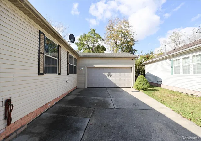Photo 3 of Single family home for sale at 29760 Meadow Ln, Gibraltar, MI 48173 | MLS# 20261086358 | Listing updated on 2026-10-28