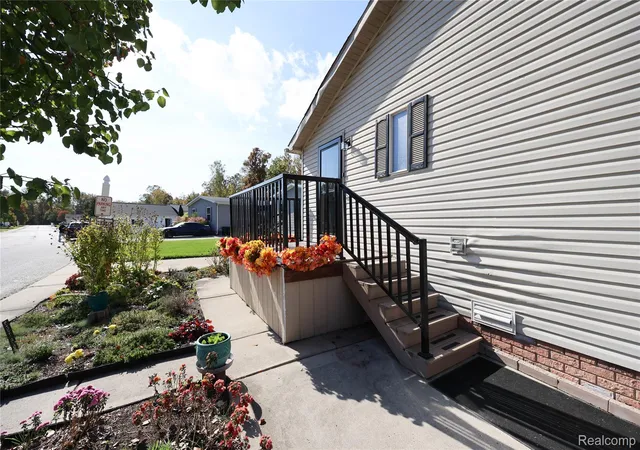 Photo 4 of Single family home for sale at 29760 Meadow Ln, Gibraltar, MI 48173 | MLS# 20261086358 | Listing updated on 2026-10-28