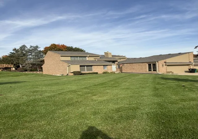Listing Photo 3 - Condo for sale in building located at 29773 Deer Run, Farmington, MI 48331