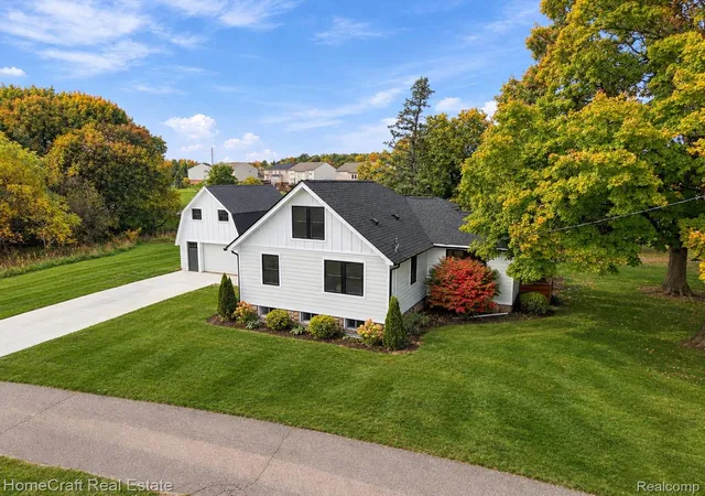 Photo 1 of Single family home for sale at 58620 W Ten Mile Rd, South Lyon, MI 48178 | MLS# 20261086448 | Listing updated on 2026-10-27