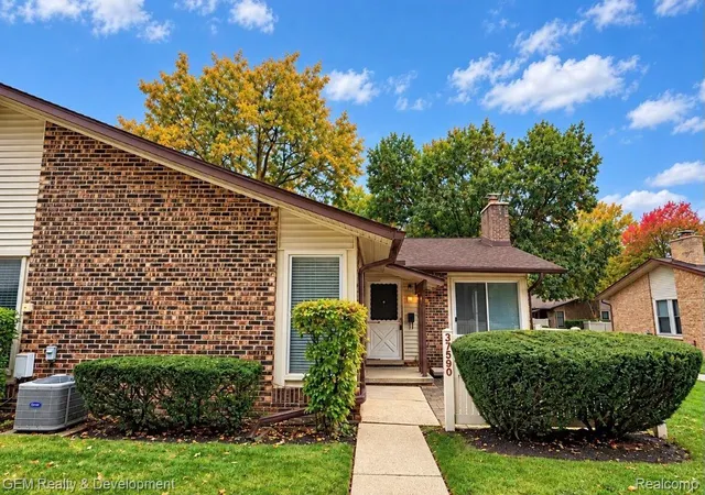 Listing Photo 2 - Condo for sale in building located at 37590 Barkridge Cir, Westland, MI 48185 - Unit #49