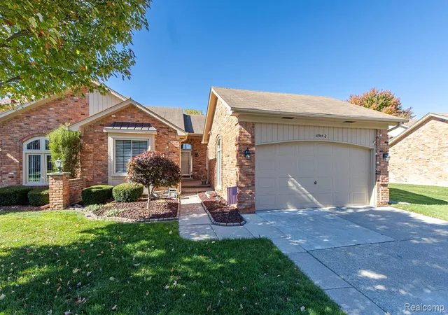 Listing Photo 2 - Condo for sale in building located at 40963 E Rosewood Dr, Clinton Township, MI 48038 - Unit #28