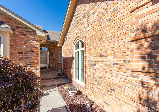Listing Photo 1 - Condo for sale in building located at 40963 E Rosewood Dr, Clinton Township, MI 48038 - Unit #28