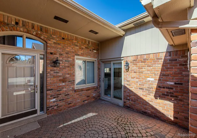 Listing Photo 4 - Condo for sale in building located at 40963 E Rosewood Dr, Clinton Township, MI 48038 - Unit #28