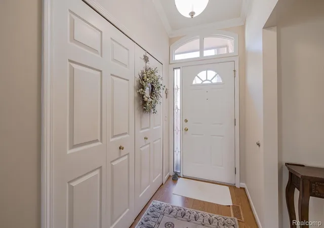 Listing Photo 5 - Condo for sale in building located at 40963 E Rosewood Dr, Clinton Township, MI 48038 - Unit #28