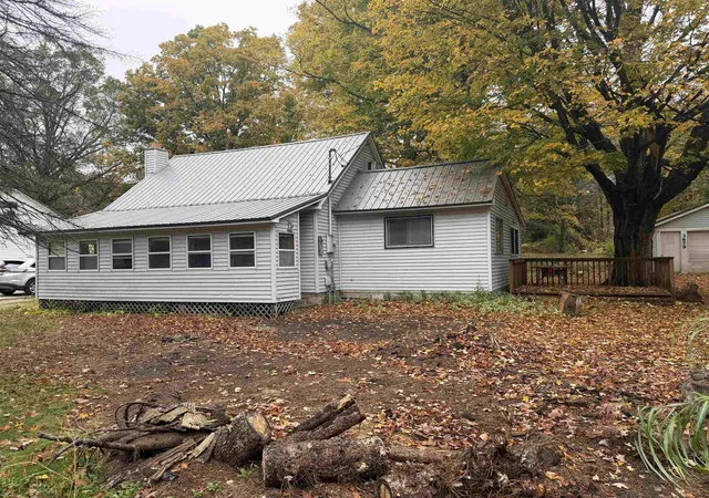 Photo 1 of Single family home for sale at 3679 Wallaker Rd, Benzonia, MI 49616 | MLS# 78080074854 | Listing updated on 2026-10-29