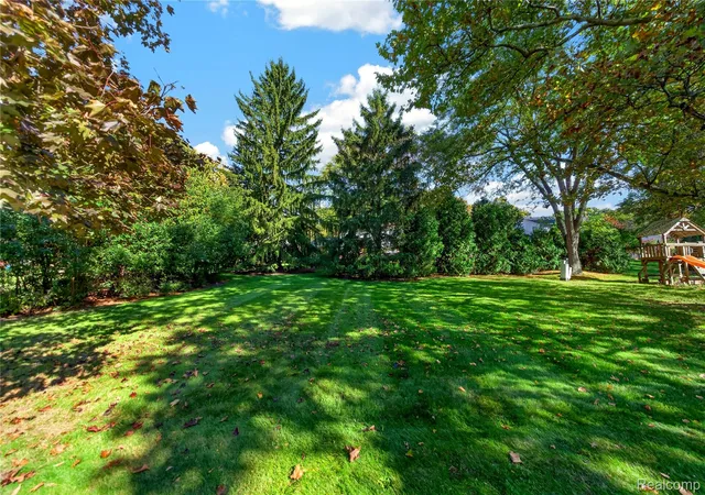 Photo 1 of Single family home for sale at 3760 Estates Dr, Troy, MI 48084 | MLS# 20261086500 | Listing updated on 2026-10-29