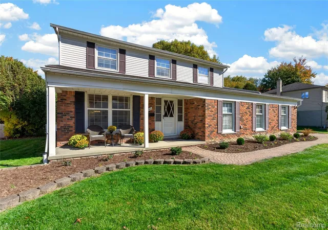 Photo 2 of Single family home for sale at 3760 Estates Dr, Troy, MI 48084 | MLS# 20261086500 | Listing updated on 2026-10-29