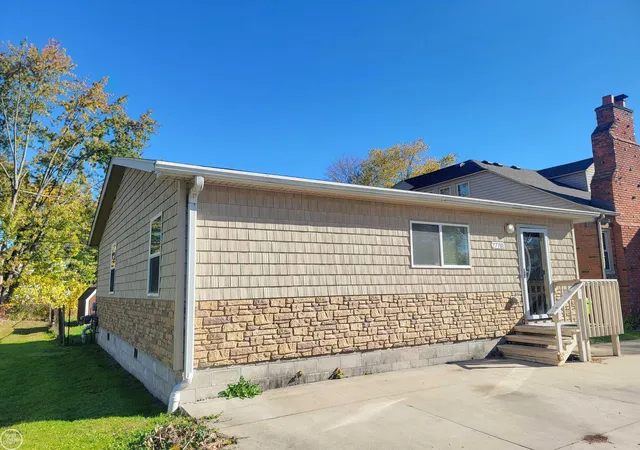 Photo 2 of Single family home for sale at 27781 Moran St, Harrison Township, MI 48045 | MLS# 58050225947 | Listing updated on 2026-10-29
