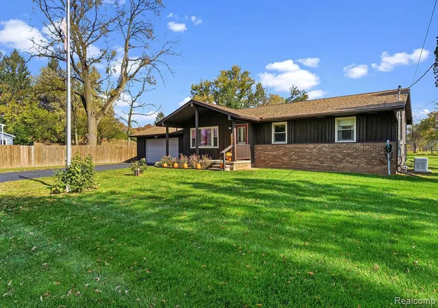 Photo 3 of Single family home for sale at 7274 Ormond Rd, Davisburg, MI 48350 | MLS# 20261086585 | Listing updated on 2026-10-29