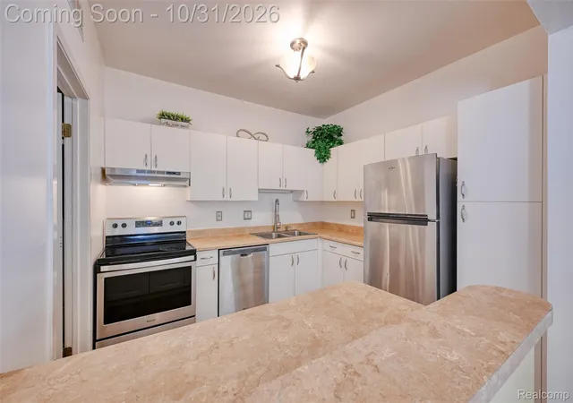 Listing Photo 2 - Condo for sale in building located at 29235 Laurel Dr, Farmington Hills, MI 48331 - Unit #78