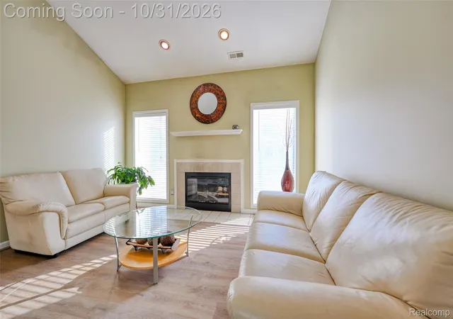 Listing Photo 4 - Condo for sale in building located at 29235 Laurel Dr, Farmington Hills, MI 48331 - Unit #78