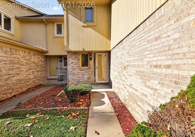 Listing Photo 2 - Condo for sale in building located at 28885 Ranchwood Dr, Southfield, MI 48076 - Unit #7