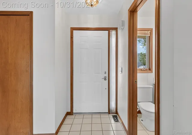 Listing Photo 4 - Condo for sale in building located at 28885 Ranchwood Dr, Southfield, MI 48076 - Unit #7