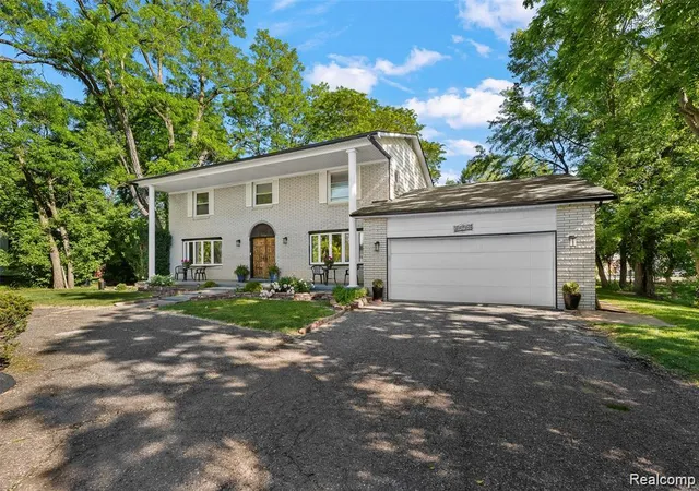 Photo 1 of Single family home for sale at 28700 W 14 Mile Rd, West Bloomfield, MI 48322 | MLS# 20261086676 | Listing updated on 2026-10-29