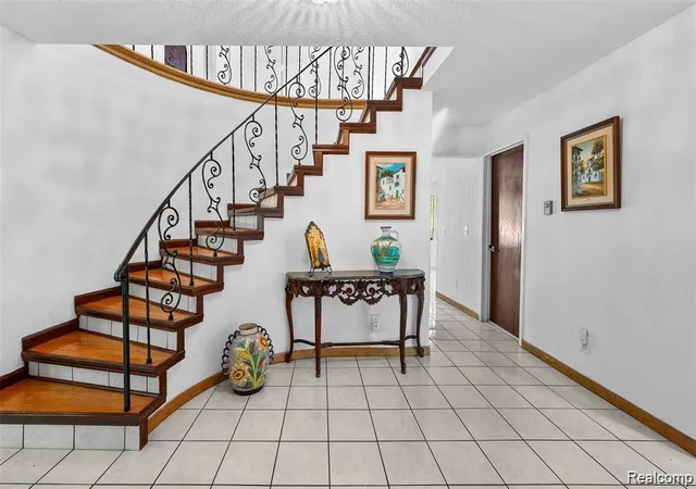 Photo 4 of Single family home for sale at 28700 W 14 Mile Rd, West Bloomfield, MI 48322 | MLS# 20261086676 | Listing updated on 2026-10-29