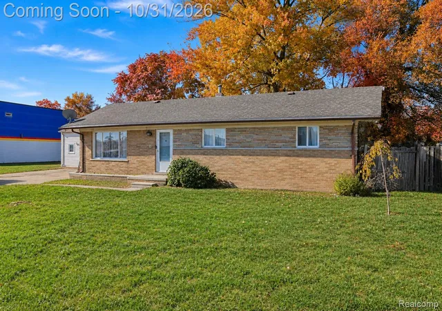 Photo 4 of Single family home for sale at 117 N Groesbeck Hwy, Mount Clemens, MI 48043 | MLS# 20261086701 | Listing updated on 2026-10-31