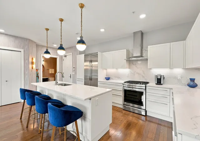 Listing Photo 2 - Condo for sale in building located at 218 W Kingsley St, Ann Arbor, MI 48103 - Unit #512