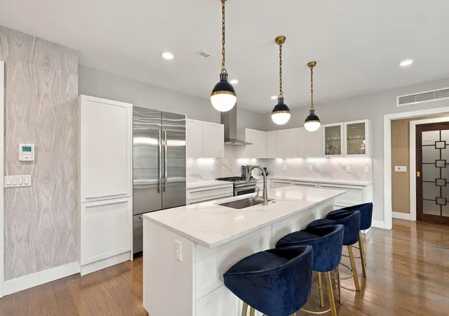 Listing Photo 1 - Condo for sale in building located at 218 W Kingsley St, Ann Arbor, MI 48103 - Unit #512