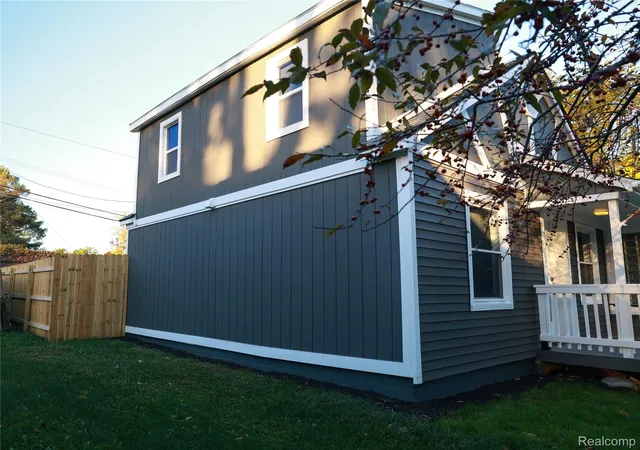 Photo 2 of Single family home for sale at 1100 Nokomis Way, Waterford, MI 48328 | MLS# 20261086768 | Listing updated on 2026-10-27