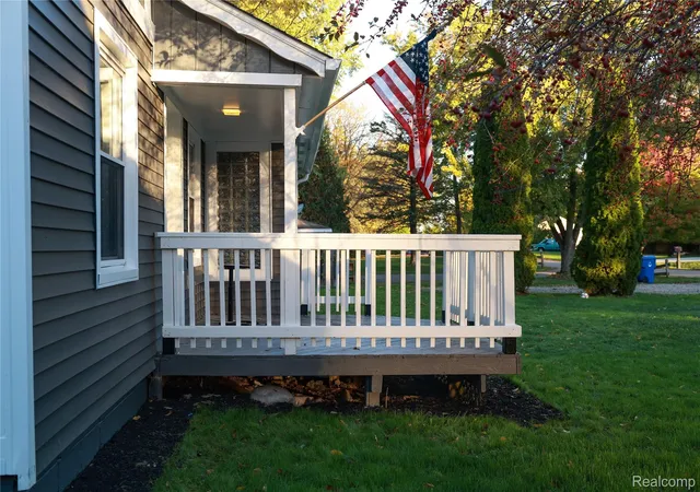 Photo 3 of Single family home for sale at 1100 Nokomis Way, Waterford, MI 48328 | MLS# 20261086768 | Listing updated on 2026-10-27