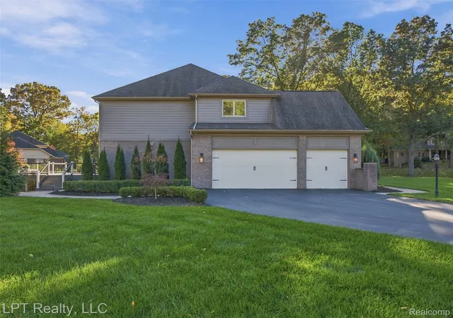 Photo 3 of Single family home for sale at 2345 Pine Blfs Ct, Highland, MI 48357 | MLS# 20261086781 | Listing updated on 2026-10-30