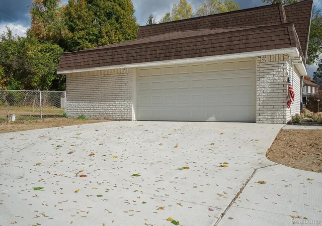 Photo 3 of Single family home for sale at 6578 Greene Hvn Dr, Clarkston, MI 48348 | MLS# 20261086797 | Listing updated on 2026-10-27