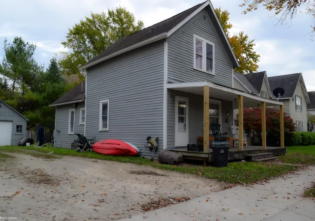 Photo 2 of Single family home for sale at 136 N Howard Ave, Croswell, MI 48422 | MLS# 58050226049 | Listing updated on 2026-10-27