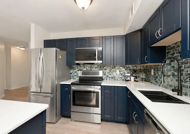 Listing Photo 5 - Condo for sale in building located at 2211 S Huron Pkwy, Ann Arbor, MI 48104 - Unit #4