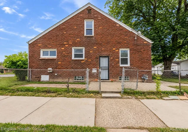 Photo 3 of Single family home for sale at 3167 E Outer Dr, Detroit, MI 48234 | MLS# 20261086845 | Listing updated on 2026-10-28