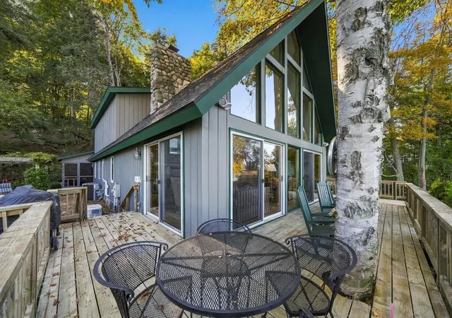Photo 4 of Single family home for sale at 1119 E S Shore, Crystal Lake Township Benzie, MI 49684 | MLS# 78080074884 | Listing updated on 2026-10-30