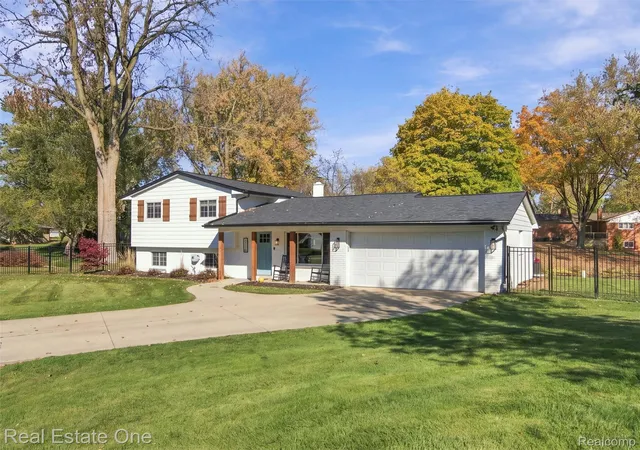 Photo 2 of Single family home for sale at 7134 Buttercup Ln, Clarkston, MI 48346 | MLS# 20261086907 | Listing updated on 2026-10-29