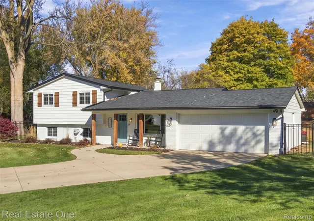 Photo 3 of Single family home for sale at 7134 Buttercup Ln, Clarkston, MI 48346 | MLS# 20261086907 | Listing updated on 2026-10-29