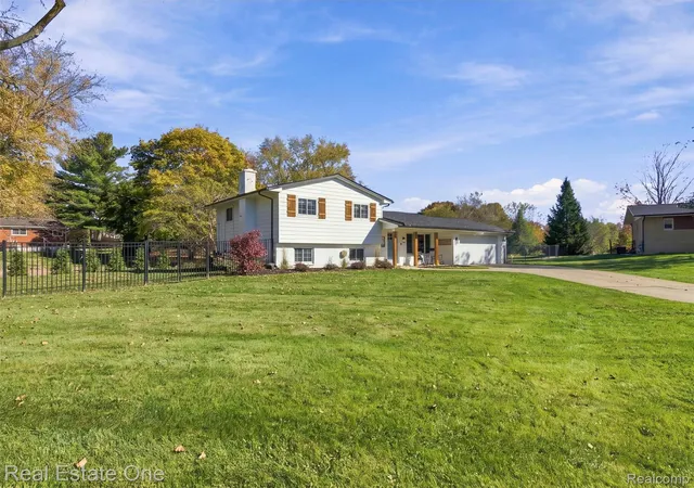 Photo 4 of Single family home for sale at 7134 Buttercup Ln, Clarkston, MI 48346 | MLS# 20261086907 | Listing updated on 2026-10-29