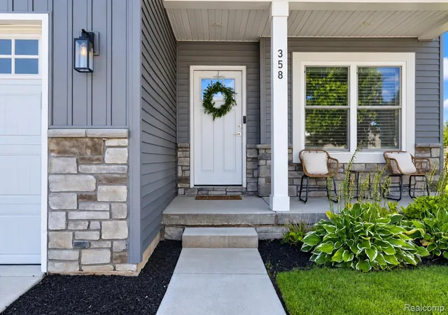 Photo 2 of Single family home for sale at 358 Otter Run Rd, Holly, MI 48442 | MLS# 20261086920 | Listing updated on 2026-10-30