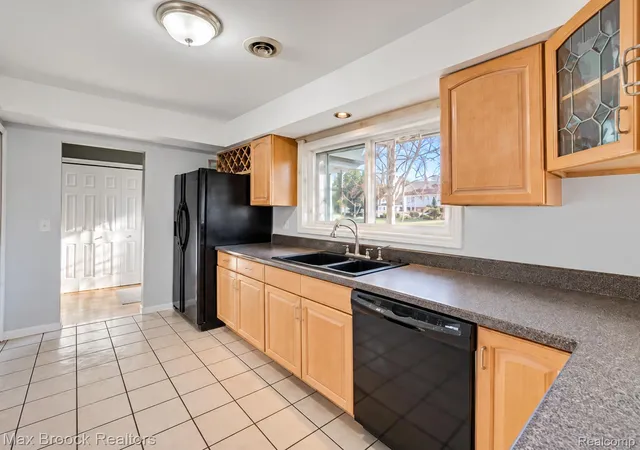 Photo 3 of Single family home for sale at 26126 Westmeath St, Farmington Hills, MI 48334 | MLS# 20261086932 | Listing updated on 2026-10-29
