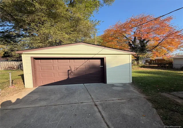 Photo 2 of Single family home for sale at 28034 Curtis Rd, Livonia, MI 48152 | MLS# 20261086941 | Listing updated on 2026-10-29