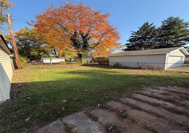 Photo 4 of Single family home for sale at 28034 Curtis Rd, Livonia, MI 48152 | MLS# 20261086941 | Listing updated on 2026-10-29