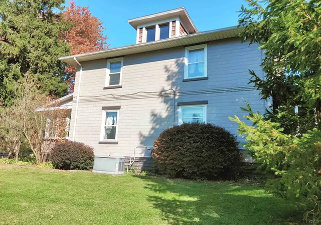 Photo 2 of Single family home for sale at 220 N Lane St, Blissfield, MI 49228 | MLS# 56050226072 | Listing updated on 2026-10-27
