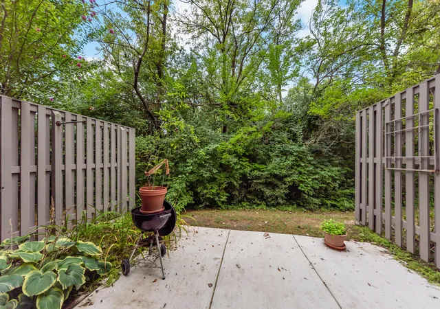 Listing Photo 1 - Condo for sale in building located at 605 Watersedge Dr, Ann Arbor, MI 48105 - Unit #