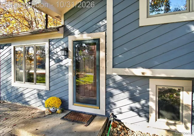 Photo 3 of Single family home for sale at 1923 E Davisburg Rd, Holly, MI 48442 | MLS# 20261086951 | Listing updated on 2026-10-31