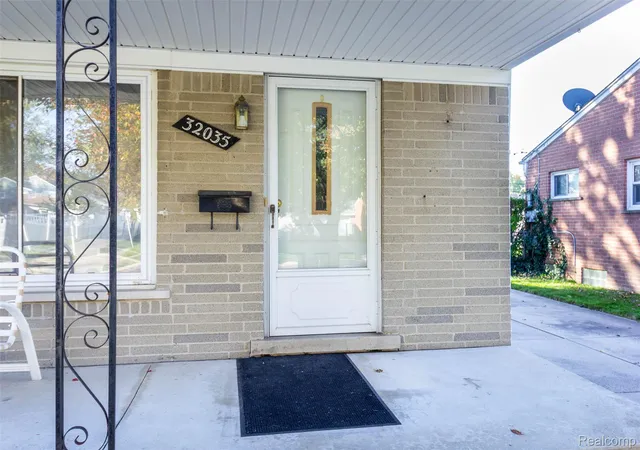 Photo 3 of Single family home for sale at 32035 Hees St, Livonia, MI 48150 | MLS# 20261086989 | Listing updated on 2026-10-29