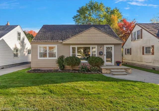 Photo 1 of Single family home for sale at 409 S Chocolay Ave, Clawson, MI 48017 | MLS# 20261087027 | Listing updated on 2026-10-30